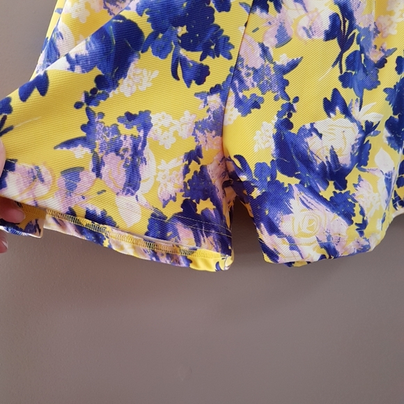 Yellow floral romper - Picture 4 of 8